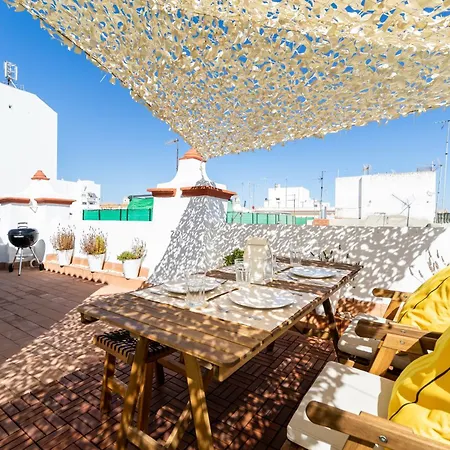 La Torre De Menacho كاديز